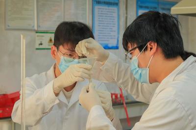 放飛科技夢想 品味悅讀人生——記廣東醫(yī)科大學第十六屆生物化學實驗技能大賽“工業(yè)植物提取”賽道